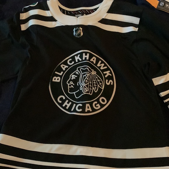 Chicago BlackHawks Jersey NHL Classic Adidas 2019 Jersey - Picture 2 of 4
